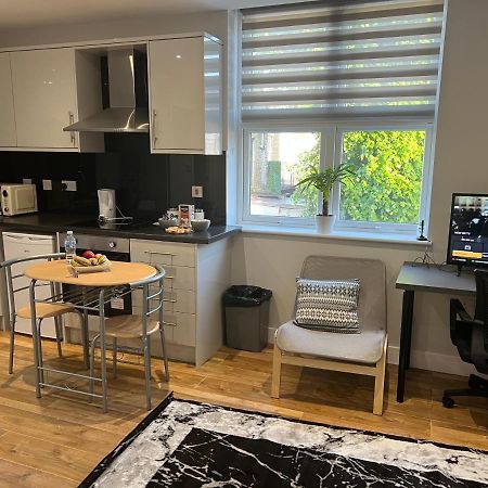 Mj Serviced Apartment Up To 6 Guest - Luxurious Living In West London Next To Tube Station & Central London Hanwell Luaran gambar